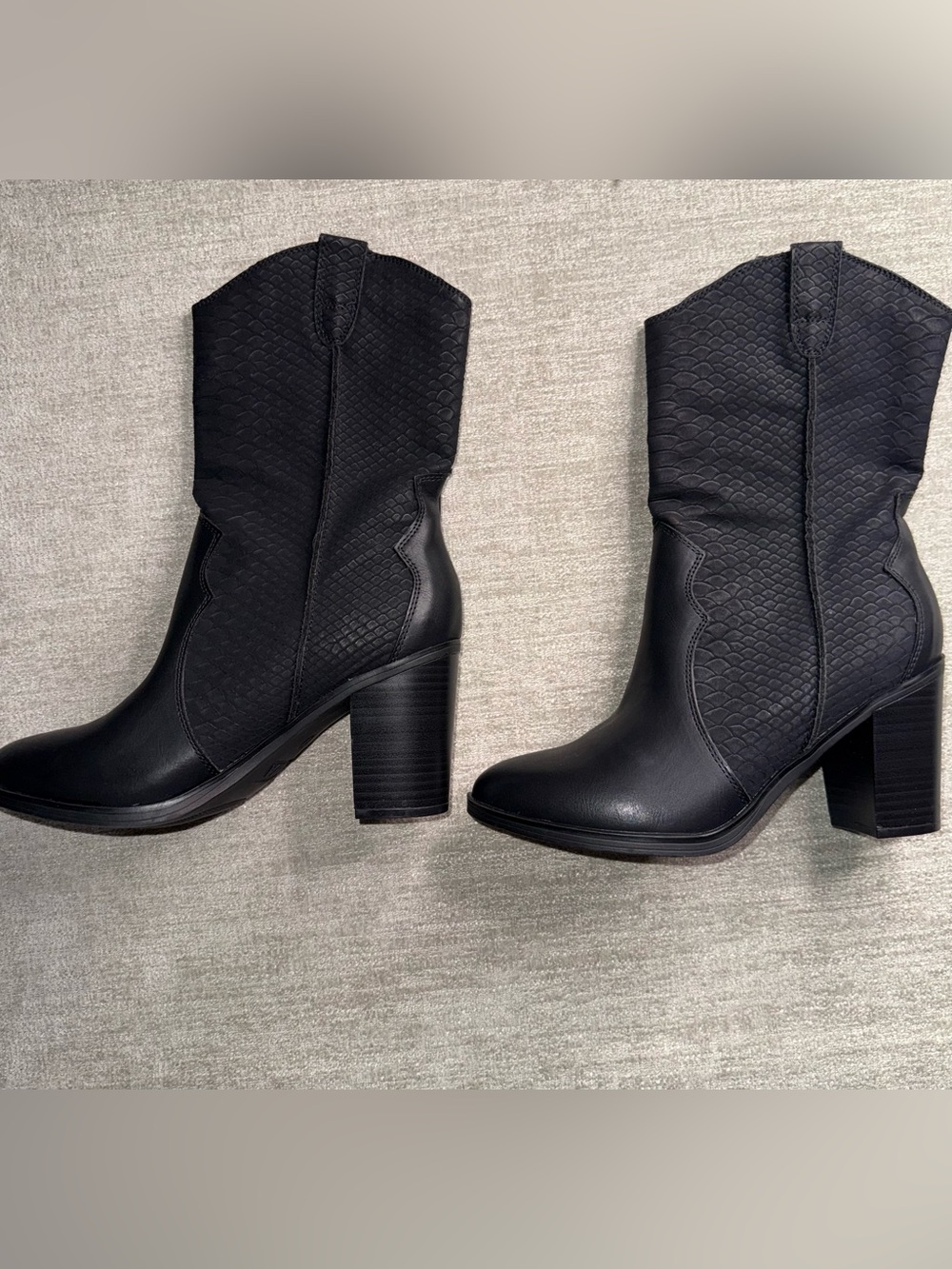 MIA Black Snakeskin Western Boots Size 7.5